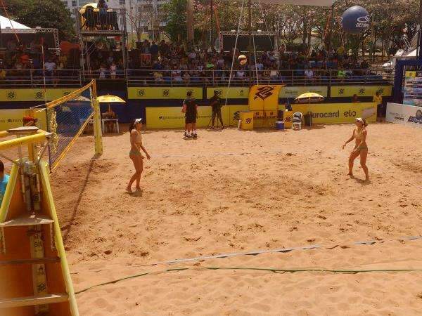 Em casa, Talita vence semifinal e disputa final do Circuito neste domingo