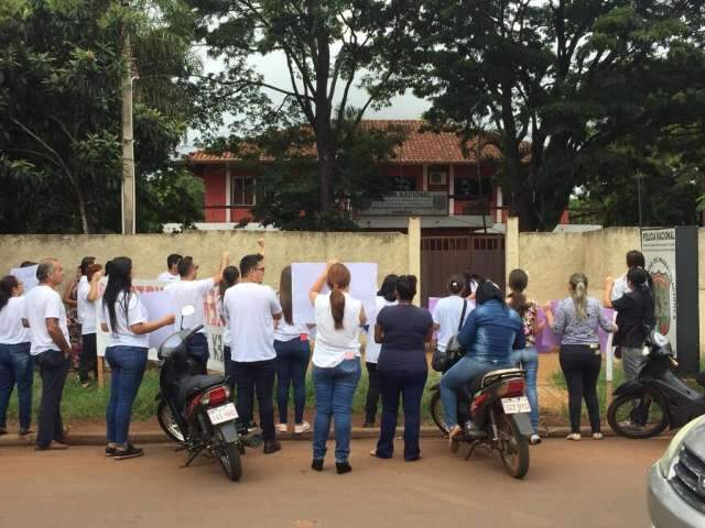Fam&iacute;lia de garoto esquartejado teme &quot;corpo mole&quot; do MP e mant&eacute;m protesto