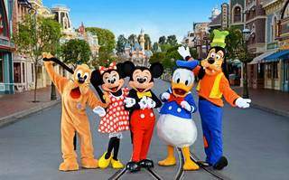 Time completo - Pluto, Minnie, Mickey, Pato Donald e Pateta - a turminha faz a alegria na Disney