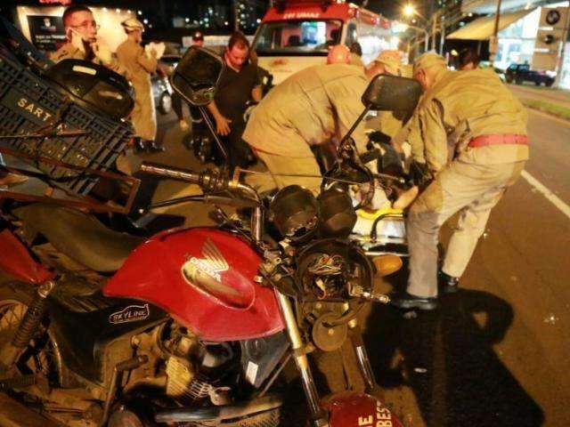 Acidente deixa motociclista ferido em trecho onde imprud&ecirc;ncia &eacute; recorrente