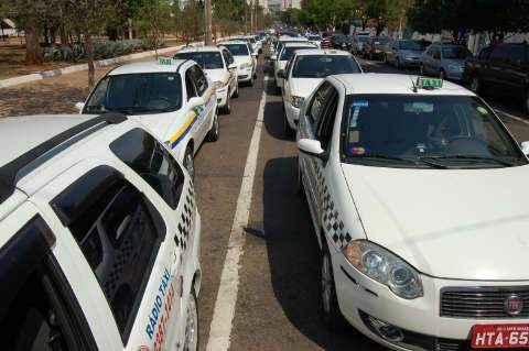  Taxistas fecham parte da Barão e pedem que ação da PM seja definitiva
