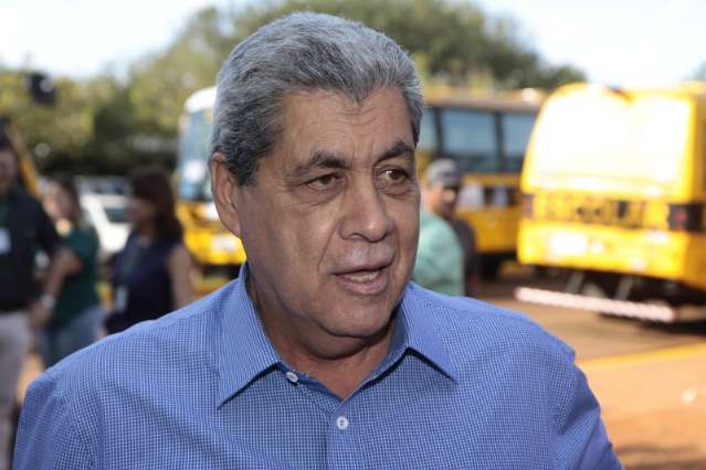 Andr&eacute; promete at&eacute; o fim do ano terminar asfalto na MS 419 