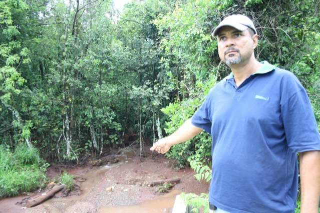 Empresa &eacute; denunciada por contaminar o C&oacute;rrego B&aacute;lsamo