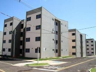Apartamentos populares construídos pela Emha no bairro Aero Rancho (Foto: Divulgação/PMCG)