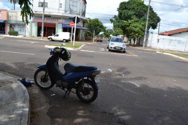 Motociclista fica ferida ao ser atingida por ve&iacute;culo no Tiradentes 