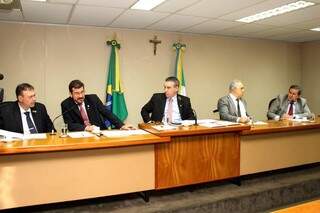 Deputados durante reunião da CPI nesta quarta-feira. (Foto: Wagner Guimarães/ALMS)
