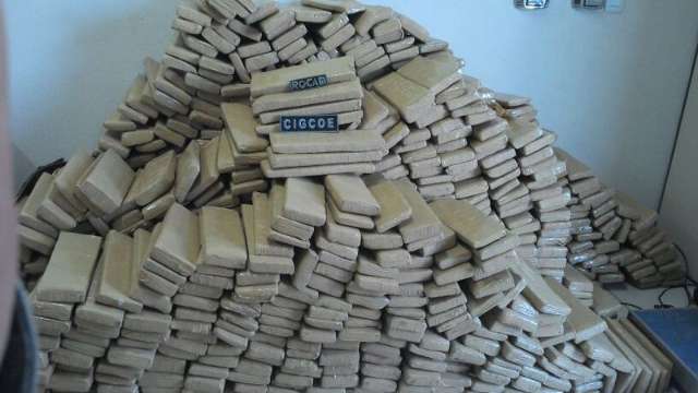 Em menos de 72h, Pol&iacute;cia apreende tr&ecirc;s toneladas de maconha na Capital