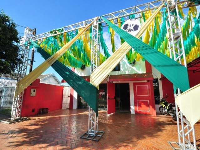 Decora&ccedil;&atilde;o verde-amarela mobiliza torcedores em cidades do interior