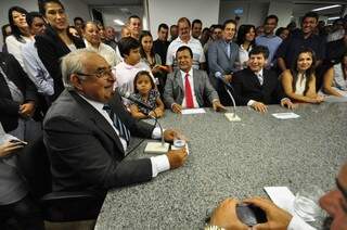 Deputados Lídio Lopes e Amarildo Cruz tomaram posse na Assembleia Legislativa. (Foto:Luciano Muta)
