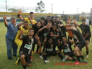 Equipe Sub-19 venceu o Campeonato Estadual deste ano (Foto: Reprodução/Facebook)