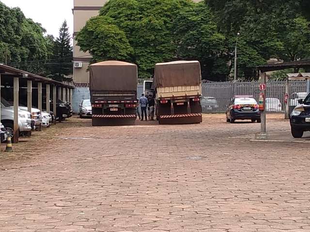 PRF flagra duas carretas carregadas com 60 mil pacotes de cigarros