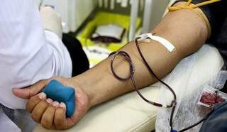 Doador de sangue durante procedimento no Hemosul, em Campo Grande. (Foto: Divulgação/Hemosul)