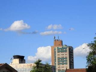Vista do céu de Campo Grande na tarde deste domingo (24) (Foto: Marina Pacheco)