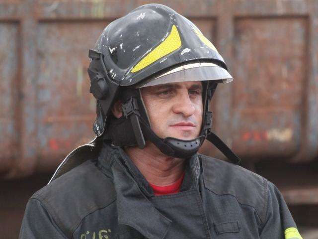 Descuido causa princ&iacute;pio de inc&ecirc;ndio em empresa de reciclagem