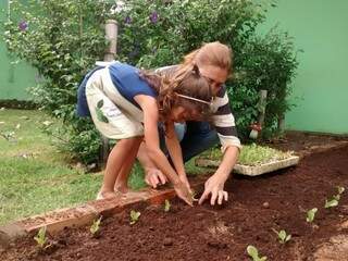 No Recanto das Ervas, os pequenos aprendem a plantar e produzir com o que for retirado da terra (Divulgação/Recanto das Ervas)