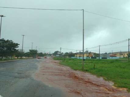 Pancadas de chuva amenizam calor na Capital, mas sem estragos   