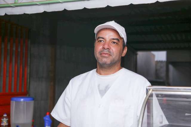 Gilson revive receita da inf&acirc;ncia vendendo coxinha de mandioca a R$ 0,50