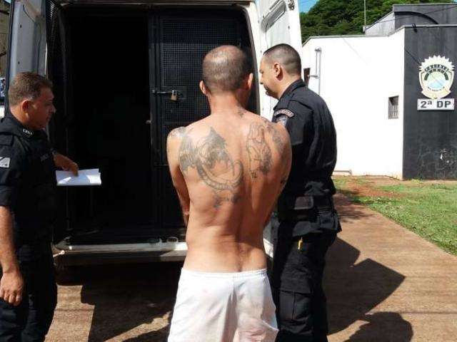 Preso &eacute; baleado por PM ao tentar pegar celulares jogados em pres&iacute;dio