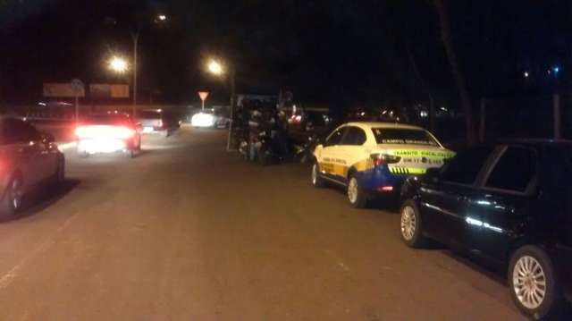 Blitz no S&atilde;o Francisco apreende 1 carro e 15 motos irregulares