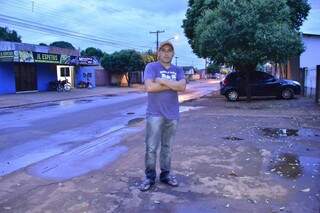 O venezuelano Johan Andrés Sánchez Gonzalez veio para Dourados através da força-tarefa humanitária e trabalha em frigorífico (Foto: Eliel Oliveira)