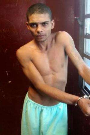 Assaltante lan&ccedil;a gasolina em v&iacute;tima, amea&ccedil;a atear fogo e &eacute; baleado por PM