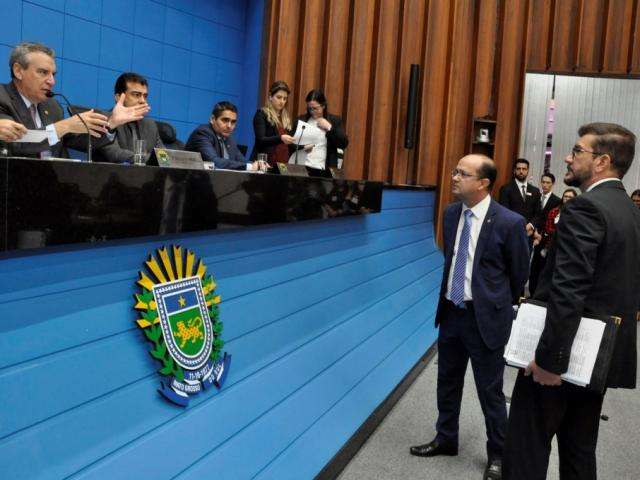 Ap&oacute;s pol&ecirc;mica, deputados aprovam regras para distribuir gabinetes