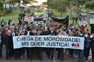 Multidão pede fim da morosidade na Justiça e da impunidade em MS (Foto: Marcos Ermínio)