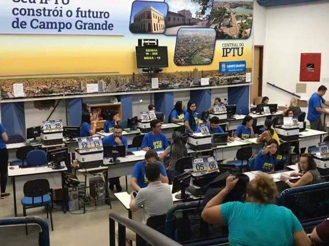 No &uacute;ltimo dia de descontos no IPTU, tempo de espera &eacute; de 5 minutos em Central
