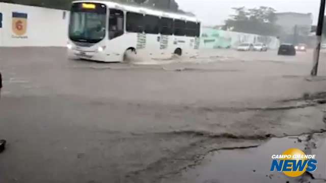 Corumb&aacute; fica &lsquo;debaixo d&rsquo;&aacute;gua&rsquo; durante temporal
