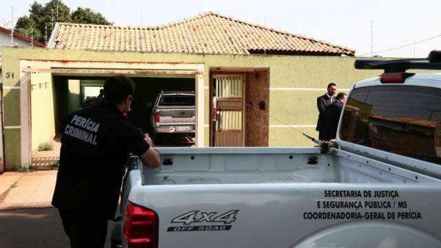 Junto com advogado, tenente-coronel chega para reconstitui&ccedil;&atilde;o de morte de major 