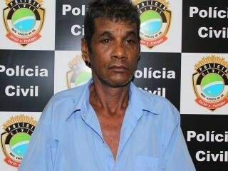 Valdeci Alves de Oliveira, foi encontrado sentado, com sua camisa amarrada ao pescoço e na grade da cela. (Foto: Flávio Narcizo)