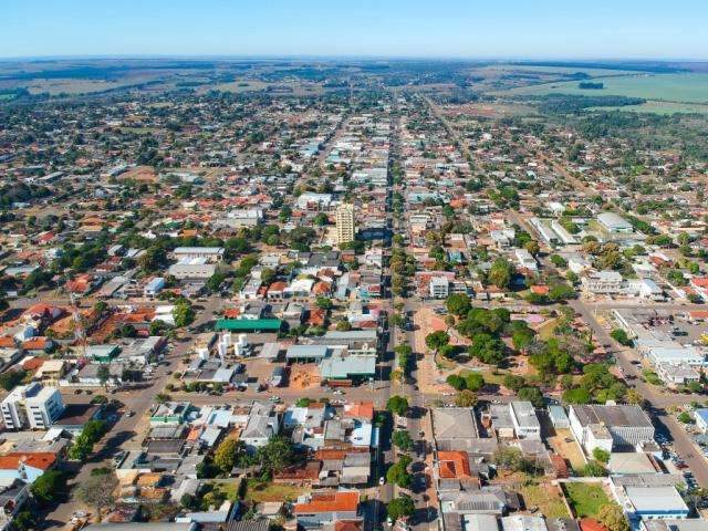 Ventania e quedas de raio deixam quatro munic&iacute;pios sem energia el&eacute;trica