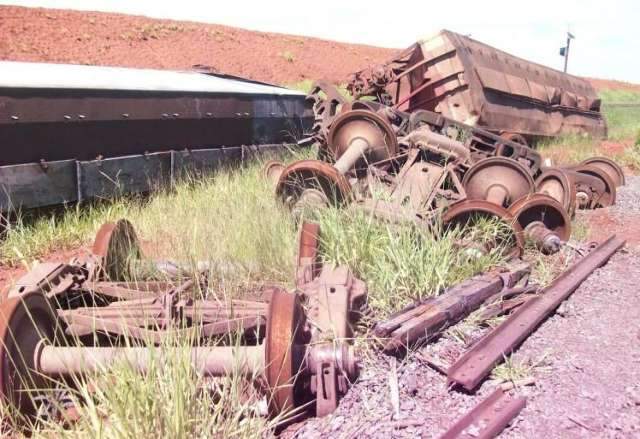 Empresa &eacute; multada por abandonar vag&otilde;es sucateados com criadouro de mosquito