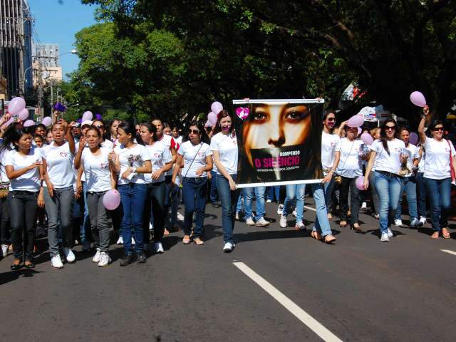  Caminhada e servi&ccedil;os gratuitos orientam mulheres v&iacute;timas de viol&ecirc;ncia