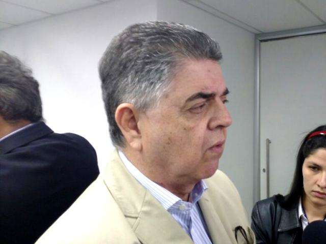 Decis&atilde;o sobre reajuste salarial pode ficar para dezembro, diz secret&aacute;rio