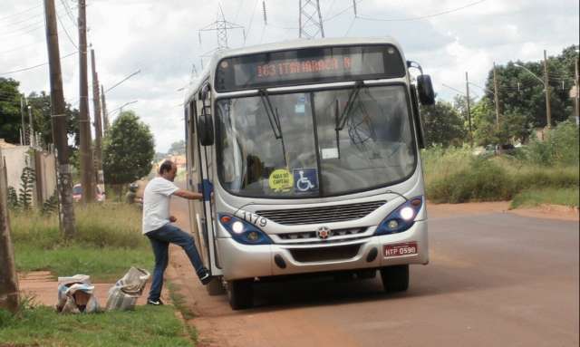 Empresas alteram linhas de &ocirc;nibus e fazem passageiros esperarem mais