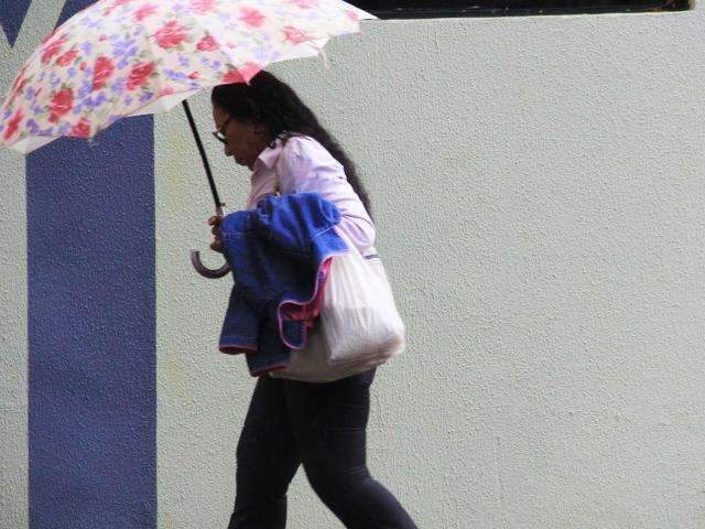 Chuva permanece e temperaturas devem cair durante a semana no Estado
