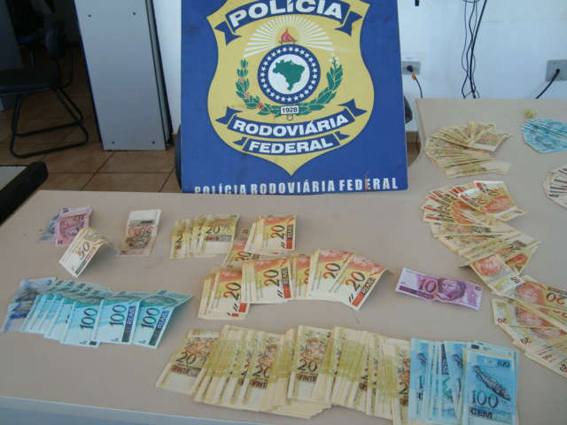 Quarteto &eacute; preso com R$ 22,6 mil em notas falsas em Caarap&oacute;