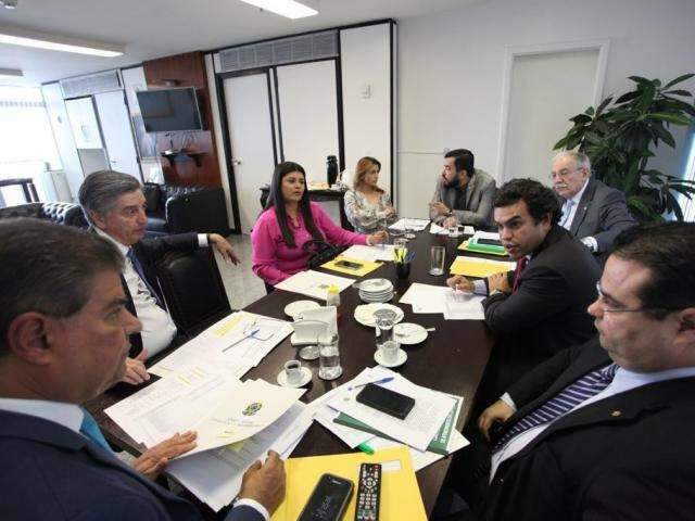 Bancada discute novas regras de emendas e falta de verba para infraestrutura