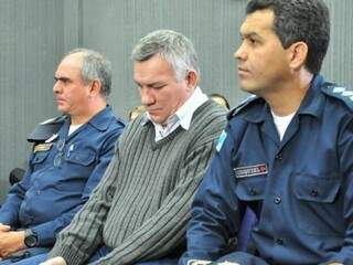 Sérgio Roberto de Carvalho (ao centro) durante julgamento. (Foto: Arquivo)