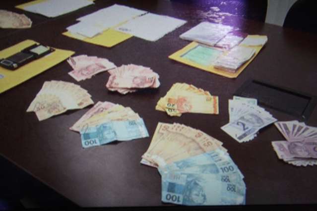 &quot;Blecaute&quot; apreende R$ 4 mil e bloqueia R$ 3 milh&otilde;es