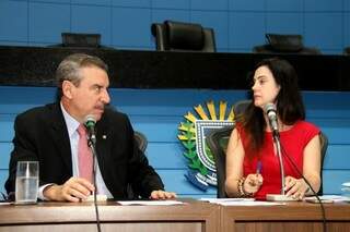 Relator da CPI, Paulo Corrêa e a presidente, Mara Caseiro, durante audiência da CPI (Foto: Assessoria/ALMS)