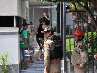 Morador deixa frouxa válvula de gás encanado e causa susto em edifício. (Foto: João Garrigó)