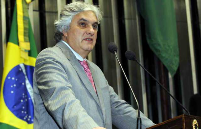 Delc&iacute;dio prega acordo para n&atilde;o atrasar distribui&ccedil;&atilde;o dos royalties do pr&eacute;-sal