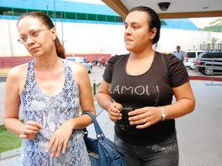 Moradoras foram até MPE pedir pelo embargo da obra que caminha para detalhes finais. (Foto: Simão Nogueira)