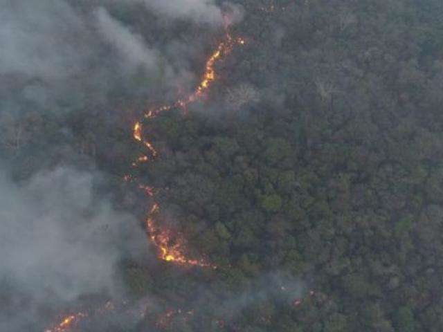 Inc&ecirc;ndios fora de controle no Paraguai cobrem Ponta Por&atilde; de fuma&ccedil;a