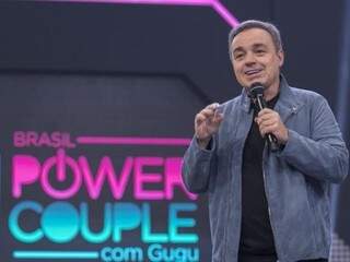 Gugu apresentava o reality Power Couple Brasil, na Record. (Foto: Divulgação/Record) 