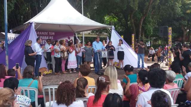 Mulheres aprovam a&ccedil;&atilde;o, mas cobram Bernal por melhoria no transporte