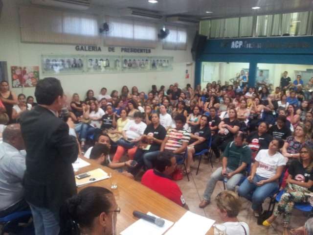 Professores rejeitam reajuste de 13% no vale alimenta&ccedil;&atilde;o e mant&ecirc;m greve