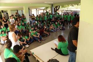 Com professores e funcionários, estudantes do Hércules Maymone organizam gincana e desafios de rap (Foto:Fernando Antunes)
